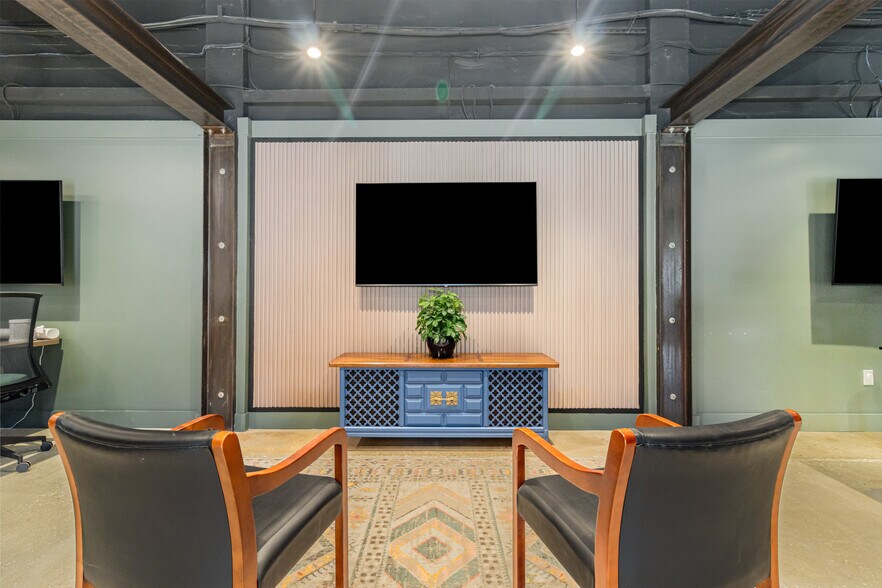 More Photos Of 1917 S Harbor City Blvd, Melbourne Office For Sale