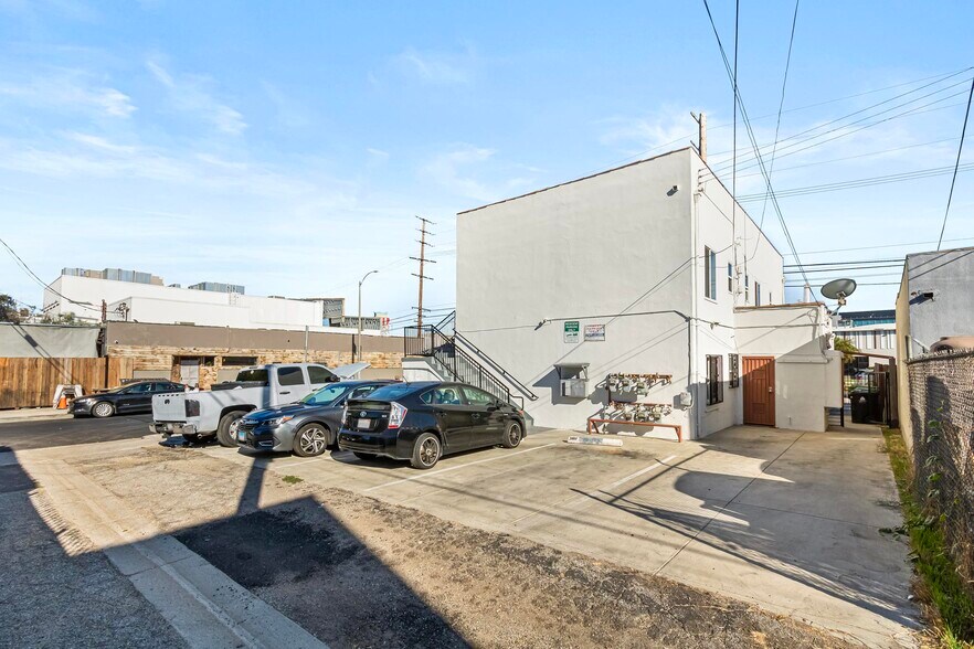 More Photos Of 8861 Venice Blvd, Los Angeles Apartments For Sale