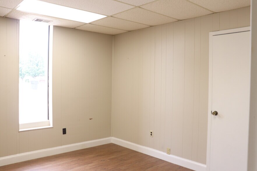 More Photos Of 400 Chestnut St NW, Hartselle Office For Sale