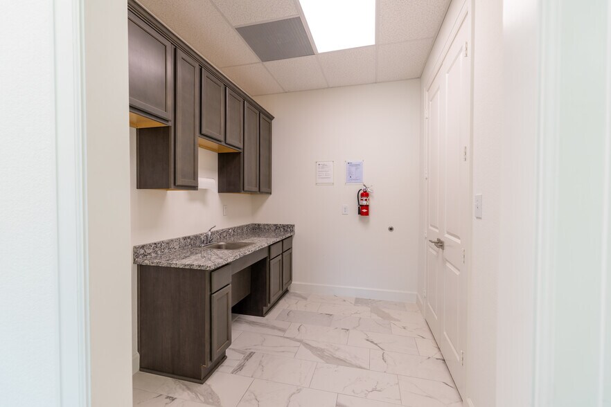 More Photos Of 17904 W Lake Houston Pky, Atascocita Medical For Sale