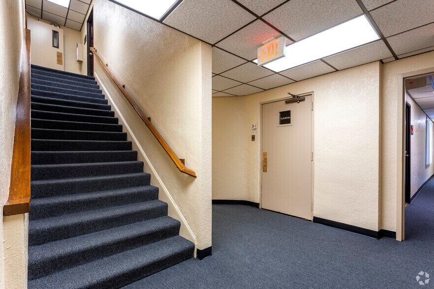 More Photos Of 1522 18th St, Bakersfield Storefront Retail Office For Lease