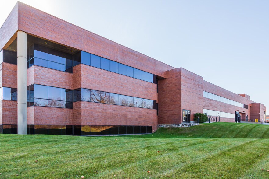More Photos Of 11000 W Lake Park Dr, Milwaukee Office For Sale