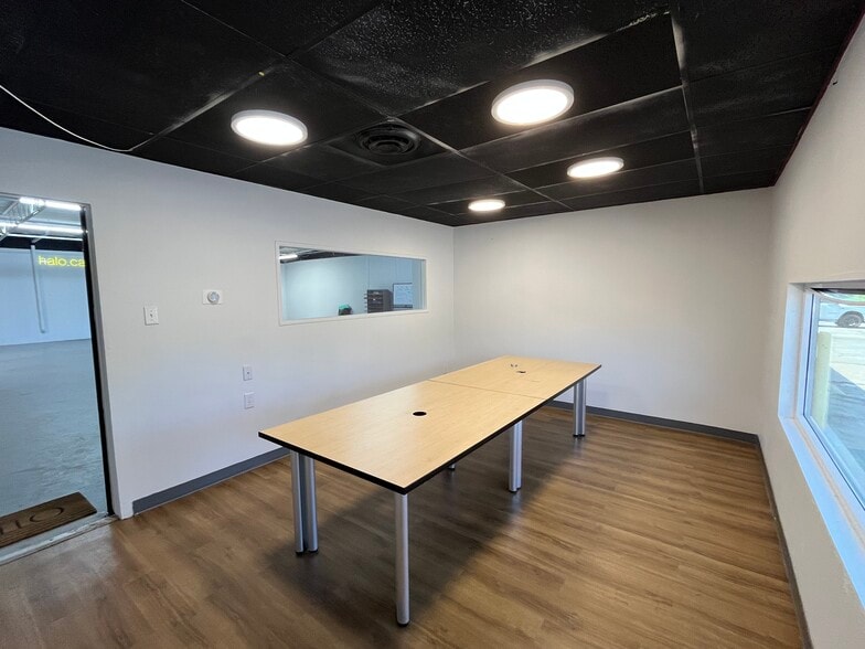 More Photos Of 820 Shelby Ln, Austin Warehouse For Lease