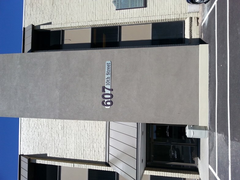 More Photos Of 607 10th St, Golden Office For Lease