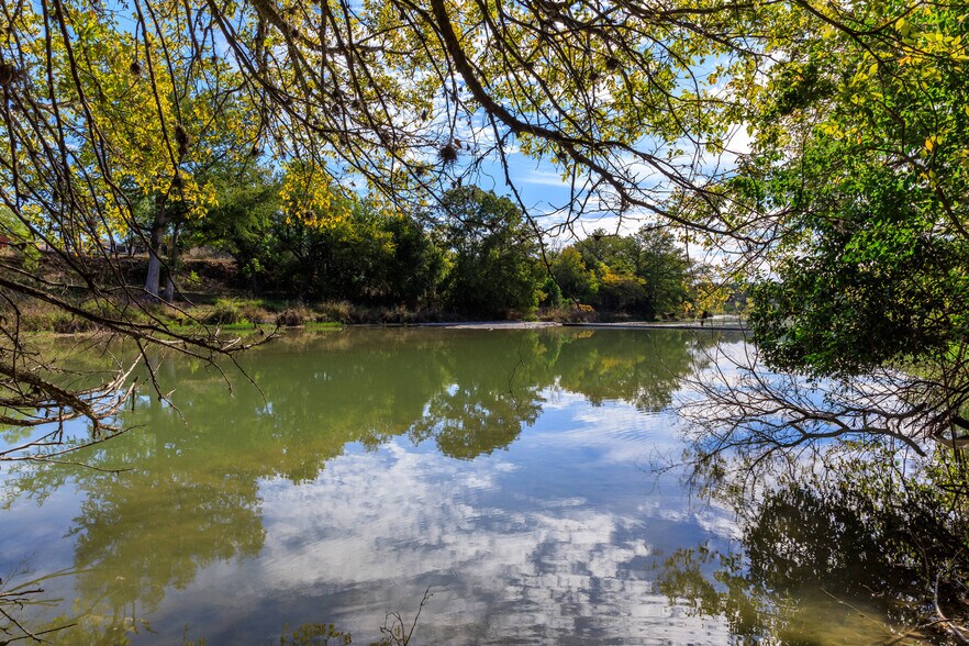 More Photos Of 790 Thompson, Kerrville Land For Sale