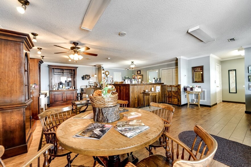 More Photos Of 40 Chatuge Ln, Hayesville Hotel For Sale