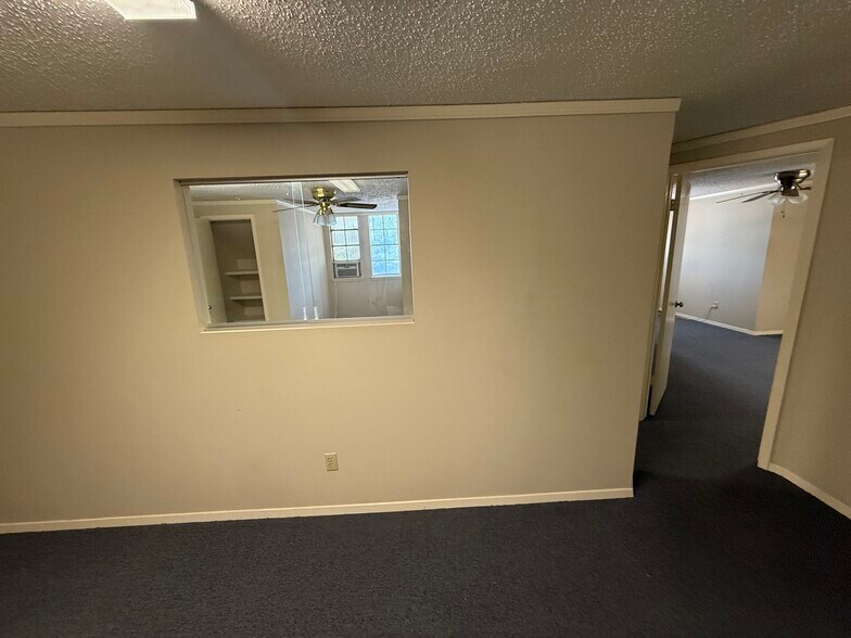 More Photos Of 6910 Bellaire Blvd, Houston Office Residential For Lease