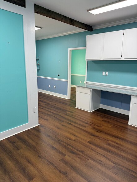 More Photos Of 777 Watkins Ave, Gulfport Office For Sale
