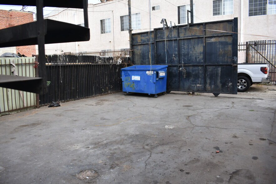 More Photos Of 5007-5009 W Adams Blvd, Los Angeles Storefront Retail Residential For Sale