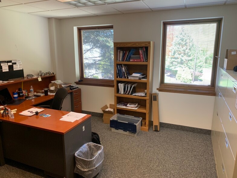 More Photos Of 16 Park Way, Upper Saddle River Service For Lease