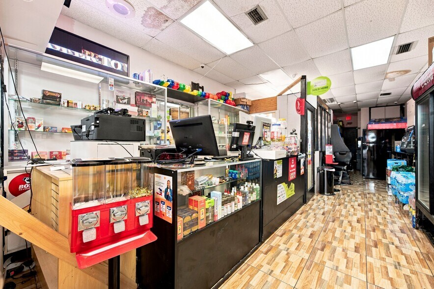 More Photos Of 610-618 NE 124th St, North Miami Office For Sale