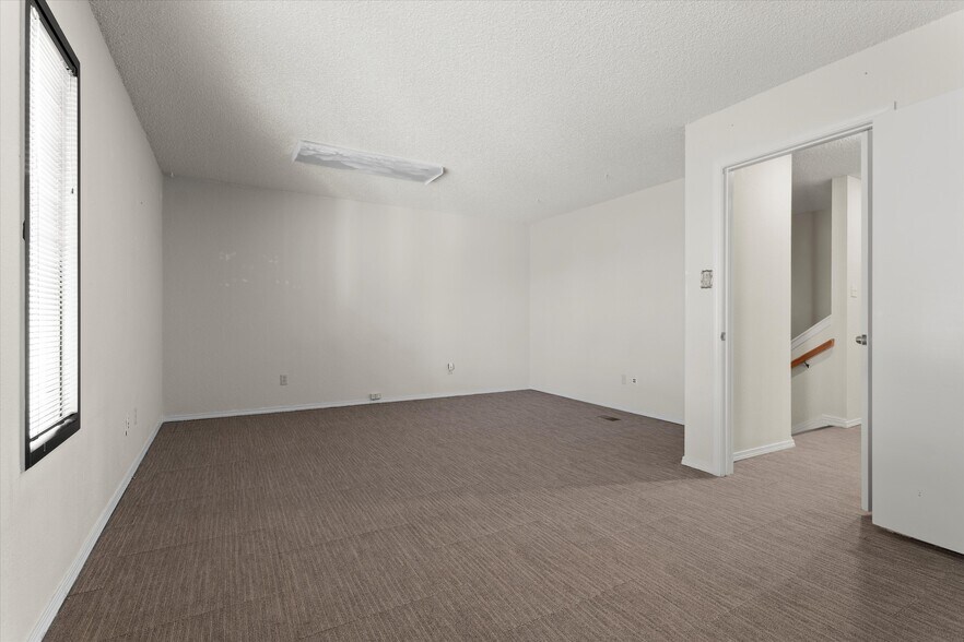 More Photos Of 8008 Slide Rd, Lubbock Office For Sale