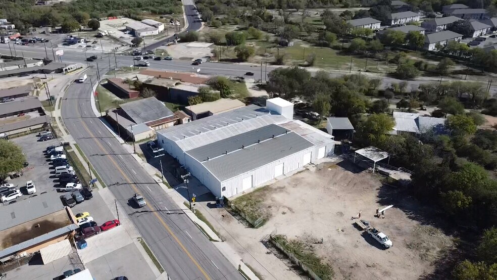 More Photos Of 2833 Roosevelt Ave, San Antonio Warehouse For Lease