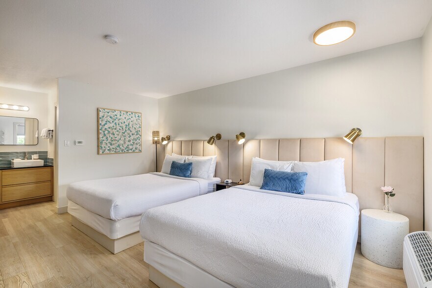 More Photos Of 4201 Skaha Lake Rd, Penticton Hotel For Sale