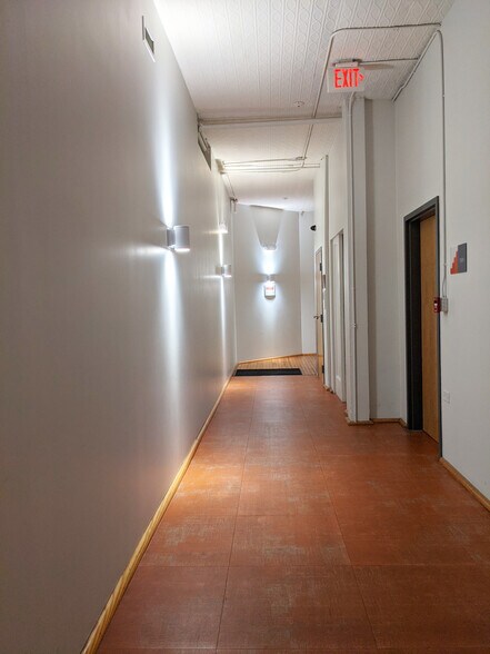 More Photos Of 23 W Broad St, Richmond Office For Sale