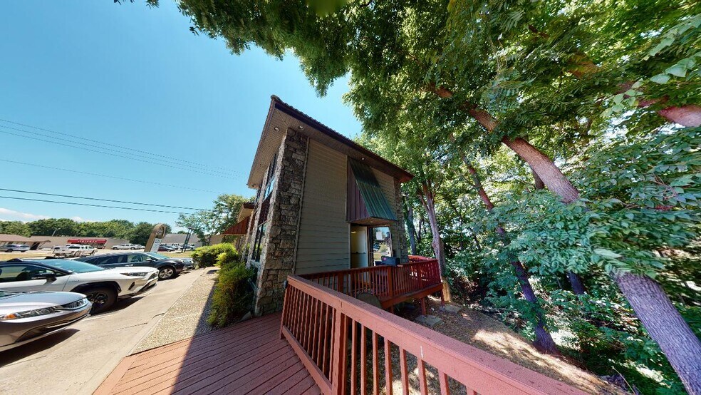 More Photos Of 9 Halsted Cir, Rogers Medical For Lease