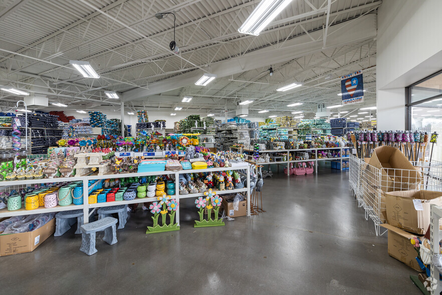 More Photos Of 109-297 N Seven Oaks Dr, Knoxville Freestanding For Lease