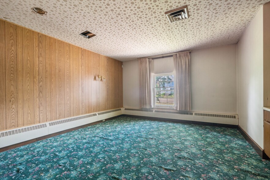 More Photos Of 1304 Hammond Ave, Superior Apartments For Sale