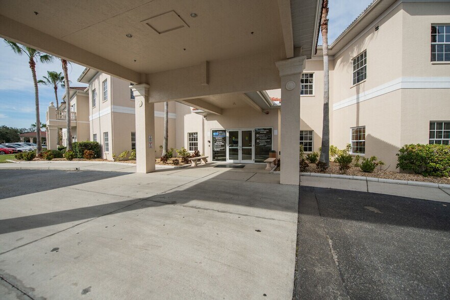 More Photos Of 842 Sunset Lake Blvd, Venice Medical For Lease