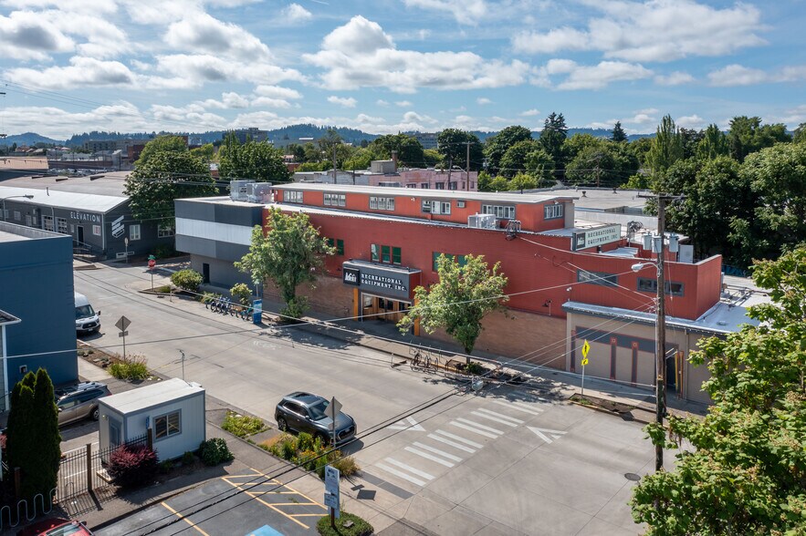 More Photos Of 450 W 3rd Ave, Eugene Storefront Retail Office For Lease