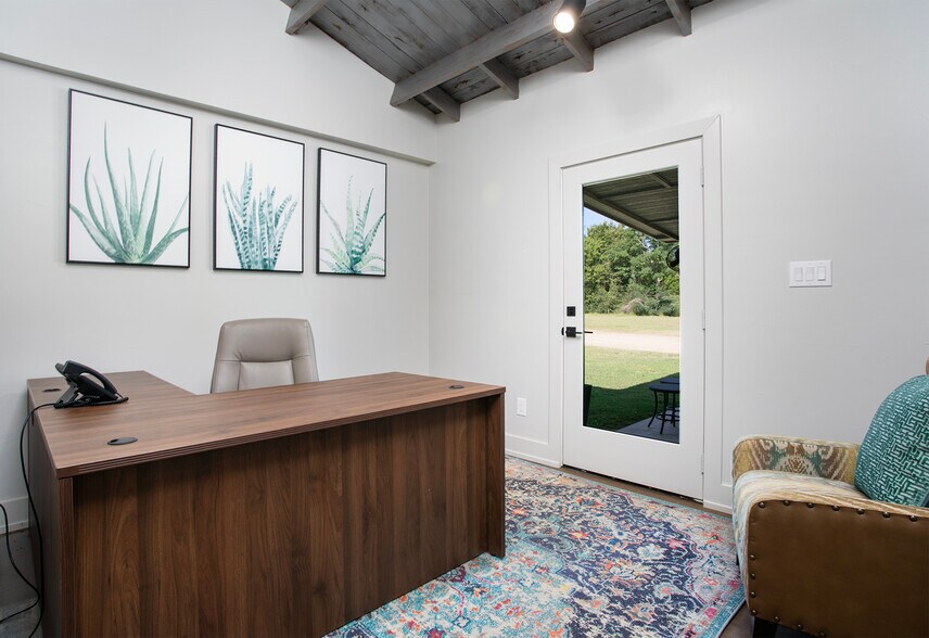 More Photos Of 15393 Highway 64 W, Tyler Warehouse For Lease