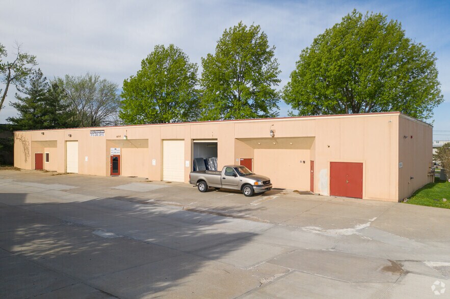 More Photos Of 11503 Strang Line Rd, Olathe Warehouse For Lease