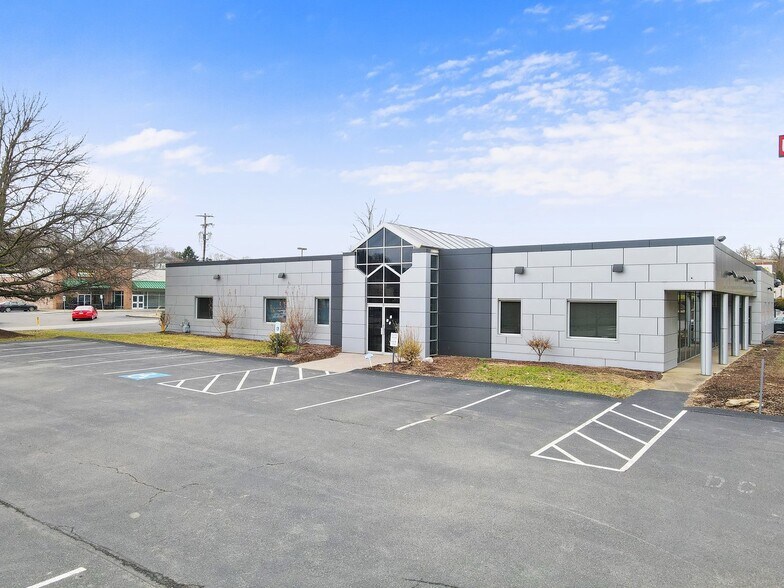 Primary Photo Of 108 Cavasina Dr, Canonsburg Freestanding For Sale