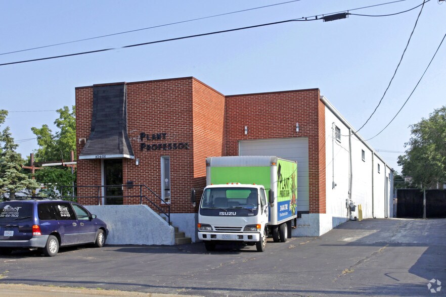 Primary Photo Of 10401 Trenton Ave, Overland Warehouse For Sale