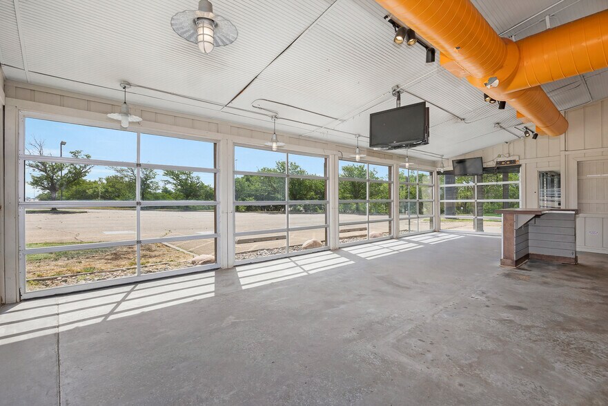 More Photos Of 8101 W I-40, Amarillo Restaurant For Lease