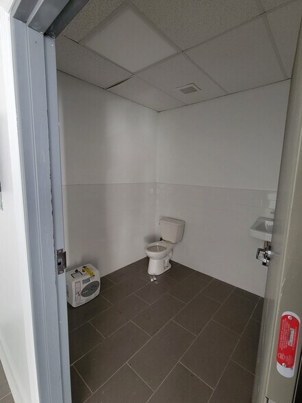 More Photos Of 2013-2023 Jammes Rd, Jacksonville Storefront For Lease