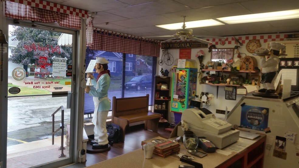 More Photos Of 204 Manitowoc St, Menasha Restaurant For Sale