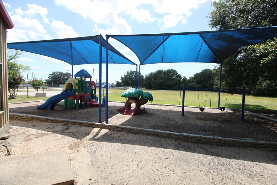 More Photos Of 3421 E Walnut St, Pearland Daycare Center For Sale