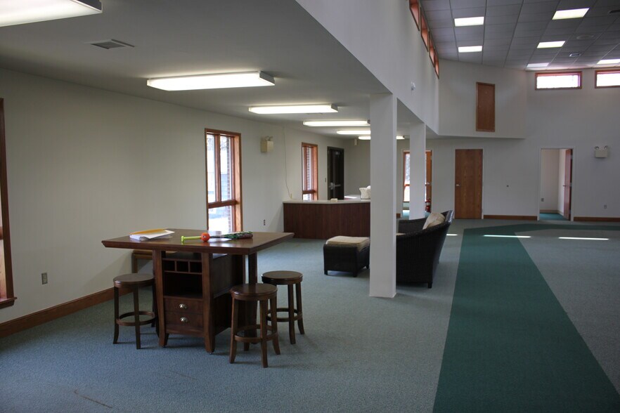 More Photos Of 112 Circle St, Franklin Office For Sale