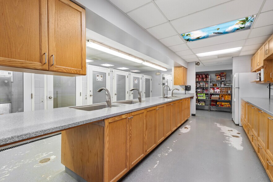 More Photos Of 3731 Berryville Pike, Charles Town Veterinarian Kennel For Sale