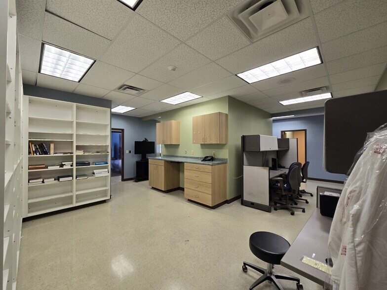 More Photos Of 1318 Euclid Ave, Bristol Freestanding For Lease