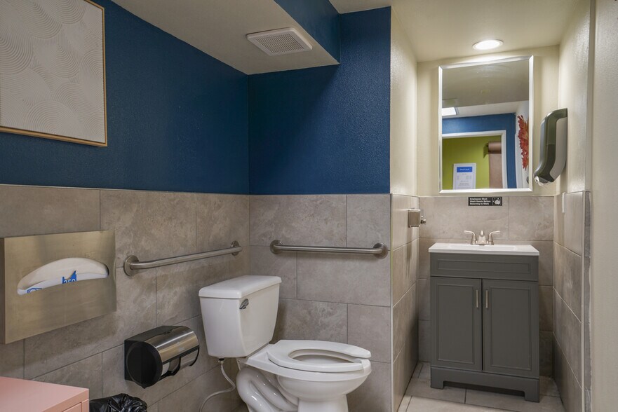 More Photos Of 2825 E Tahquitz Canyon Way, Palm Springs Medical For Sale