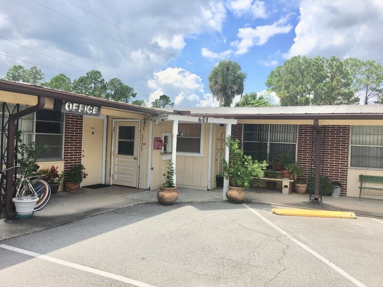 More Photos Of 601 N State St, Bunnell Hotel For Sale