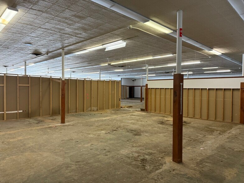 More Photos Of 98 Main St, Westerly General Retail For Lease