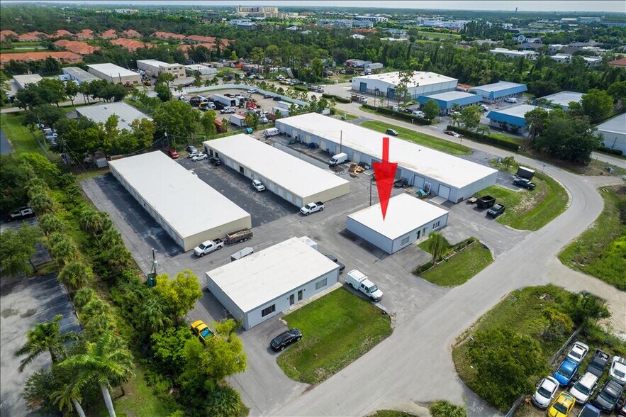 More Photos Of 2231-2235 Bruner Ln, Fort Myers Distribution For Sale