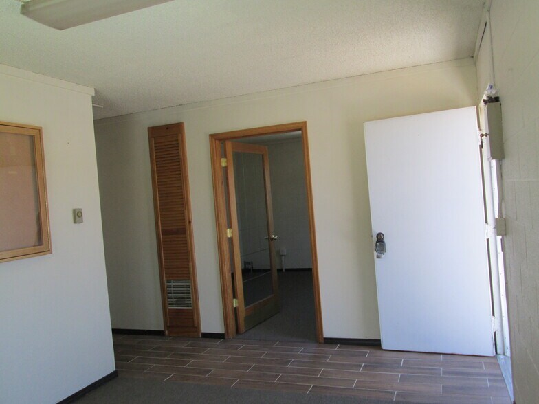 More Photos Of 17831 Co 1 Rd, Florissant Manufacturing For Sale