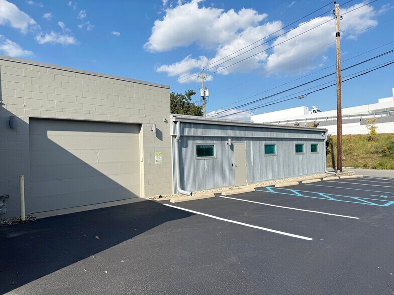 More Photos Of 220 N Davidson St, Indianapolis Research And Development For Lease