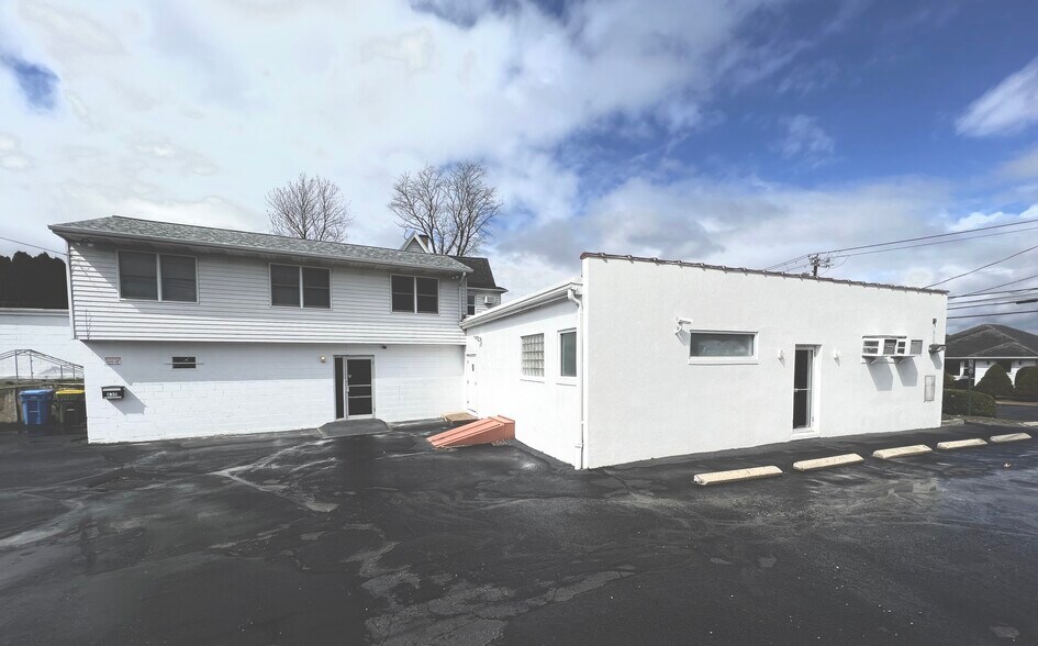 More Photos Of 630 Highland Ave, Waterbury Storefront Retail Residential For Lease