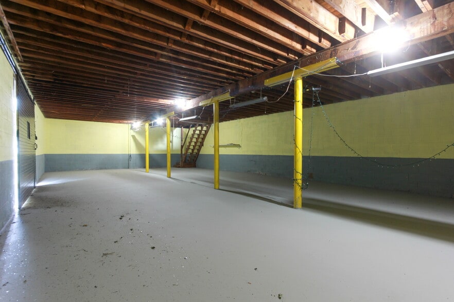 More Photos Of 36 Walnut St, Thurmont Warehouse For Lease