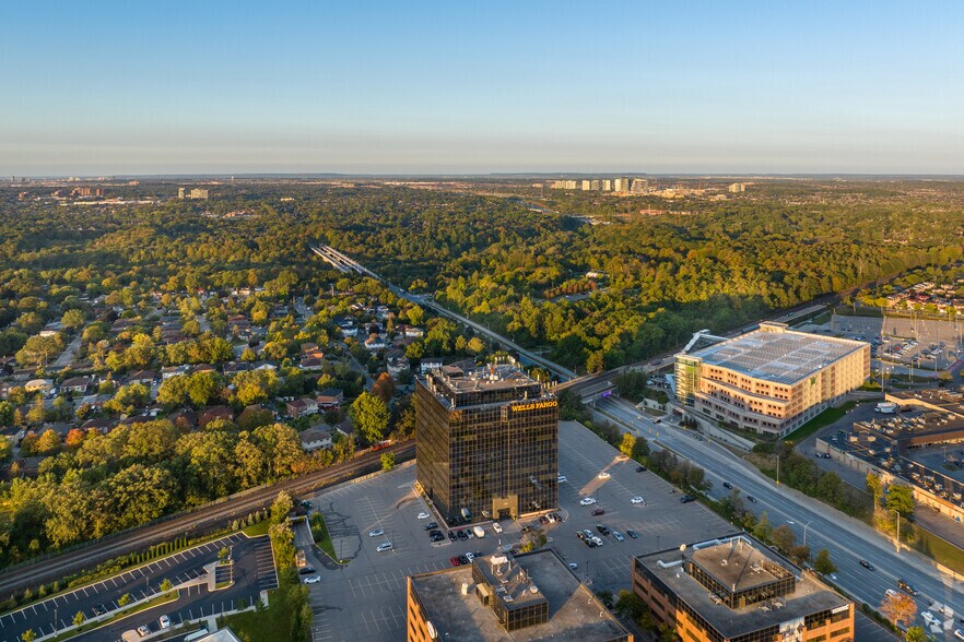 More Photos Of 1290 Central Pky W, Mississauga Office For Lease