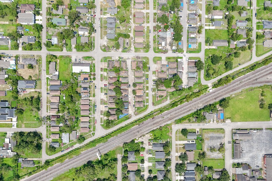 More Photos Of 2101 Hutton St, Houston Apartments For Sale