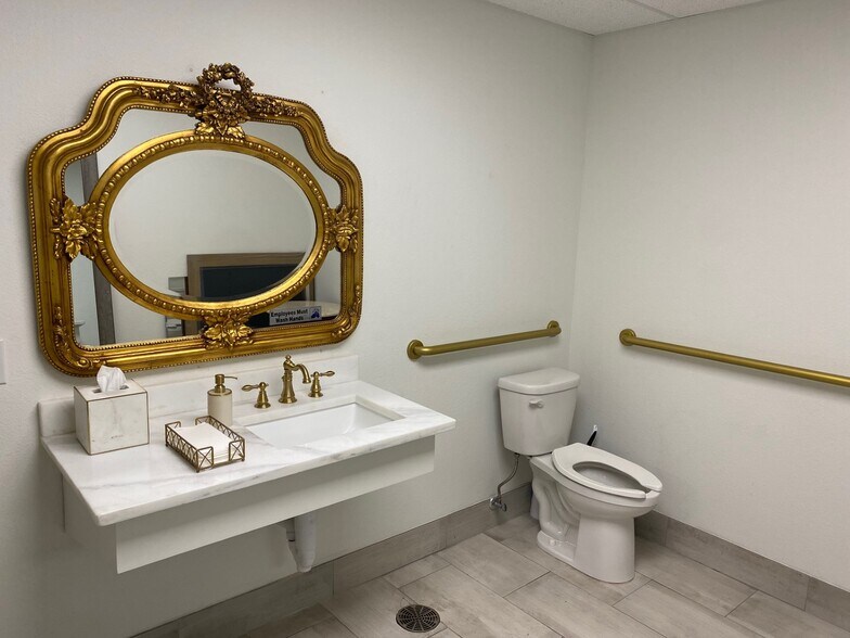 More Photos Of 2100 Airline Dr, Bossier City Storefront For Lease