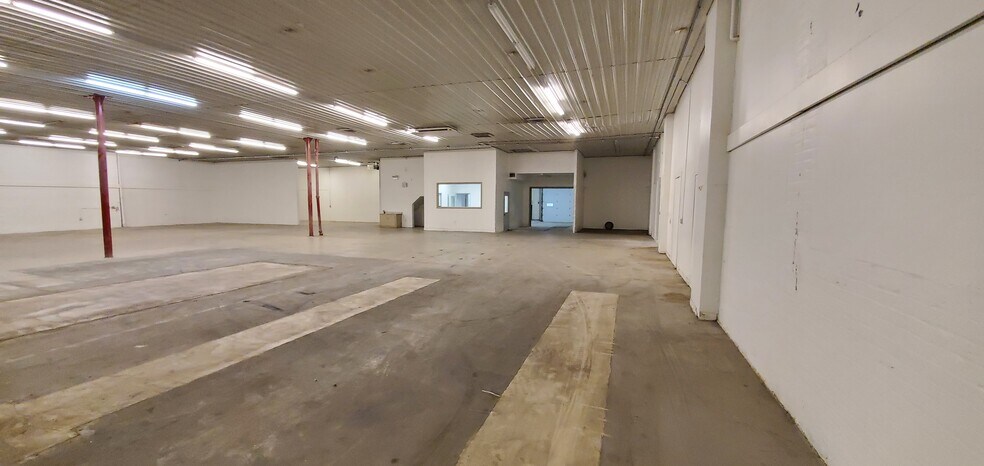 More Photos Of 5830 N Northwest Hwy, Chicago Auto Repair For Sale