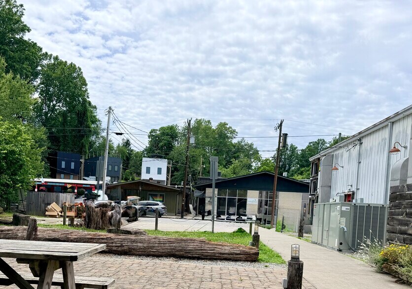More Photos Of 159 King St, Brevard Office For Lease