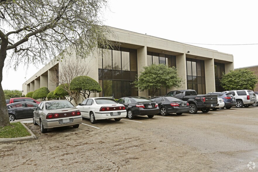 More Photos Of 16990 N Dallas Pky, Dallas Office For Lease