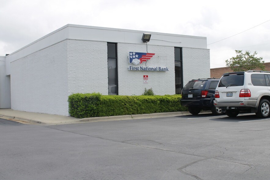 More Photos Of 2445 Onslow Dr, Jacksonville Bank For Sale